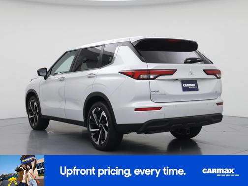 White 2024 Mitsubishi Outlander SE