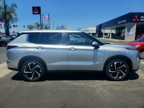 2024 Mitsubishi Outlander SE