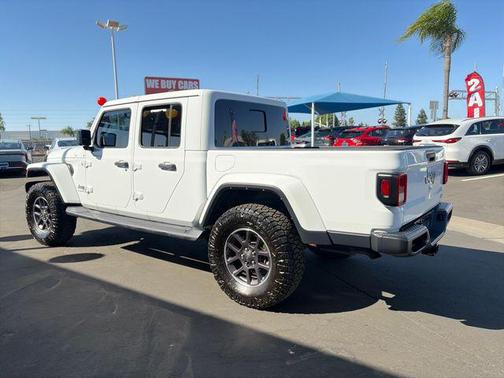 Bright White Clearcoat 2021 Jeep Gladiator Overland