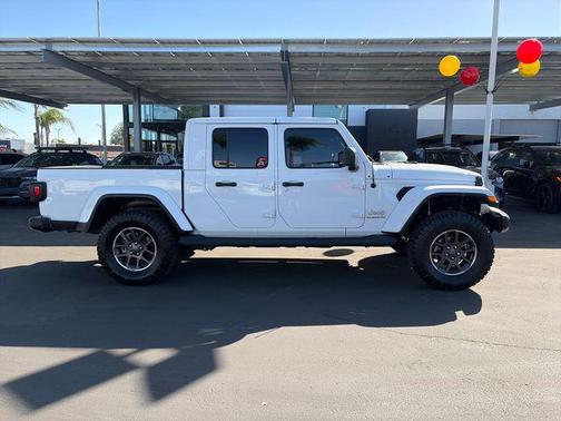 Bright White Clearcoat 2021 Jeep Gladiator Overland