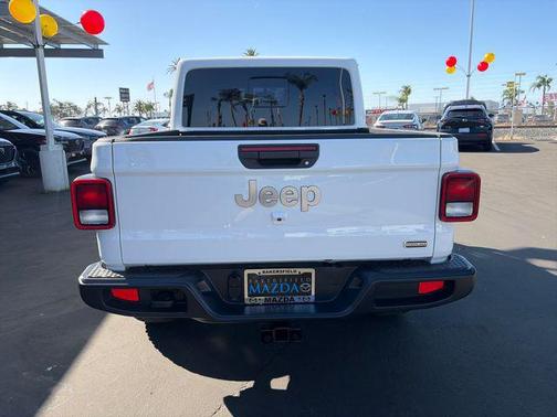 Bright White Clearcoat 2021 Jeep Gladiator Overland