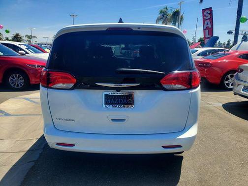 2022 Chrysler Voyager LX