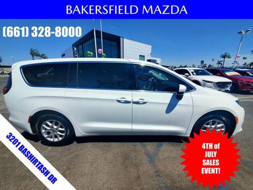 2022 Chrysler Voyager LX