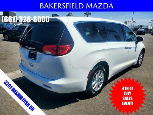 2022 Chrysler Voyager LX