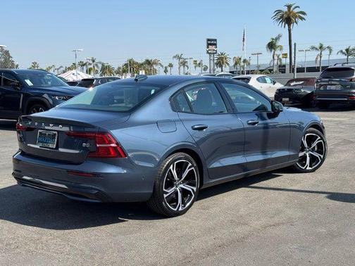 2024 Volvo S60 B5 Plus Dark Theme