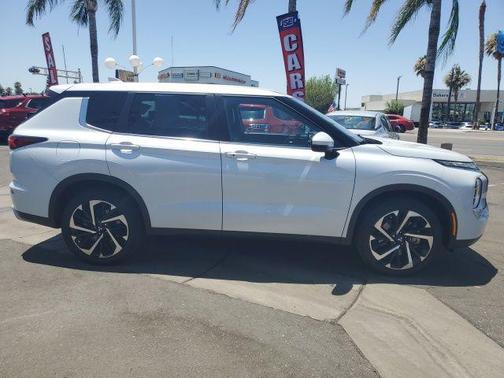 2023 Mitsubishi Outlander SE Special Edition