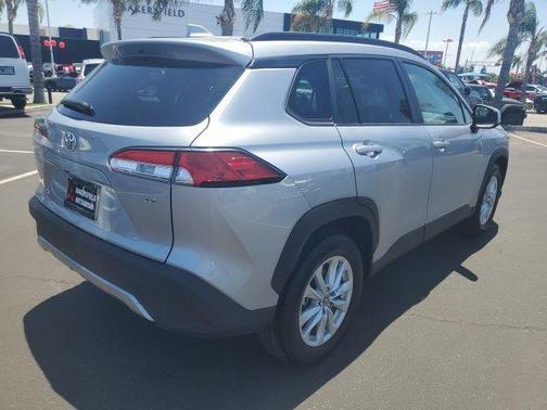2024 Toyota Corolla Cross LE