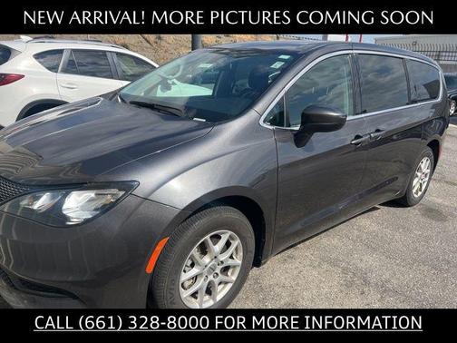 2022 Chrysler Voyager LX
