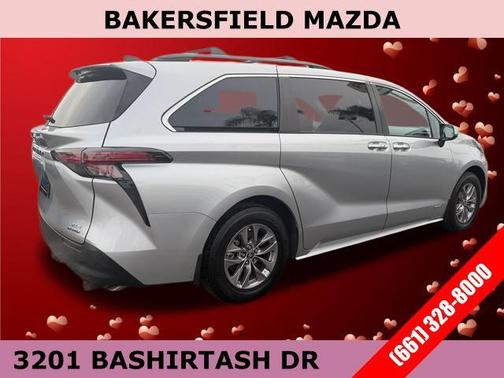 2021 Toyota Sienna XLE 8 Passenger