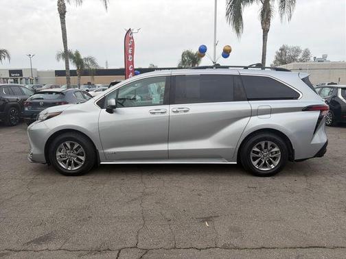2021 Toyota Sienna XLE 8 Passenger