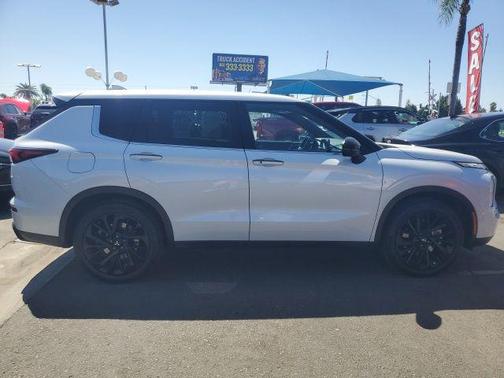 2023 Mitsubishi Outlander SE Black Edition
