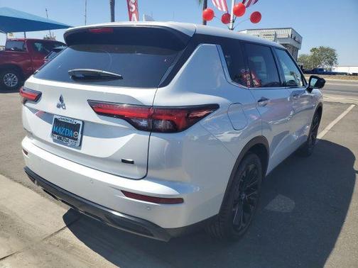 2023 Mitsubishi Outlander SE Black Edition