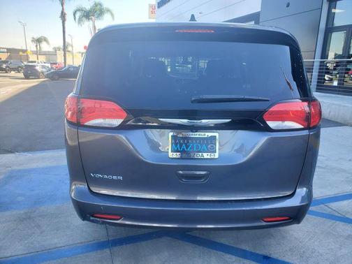 2022 Chrysler Voyager LX