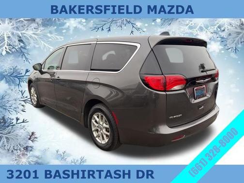 2022 Chrysler Voyager LX