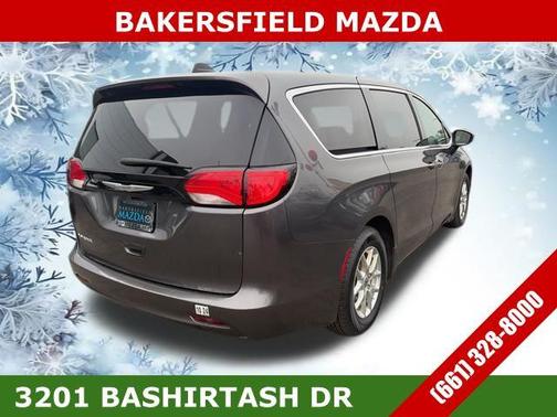 2022 Chrysler Voyager LX