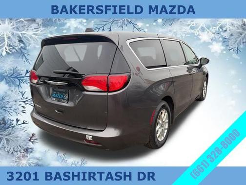 2022 Chrysler Voyager LX