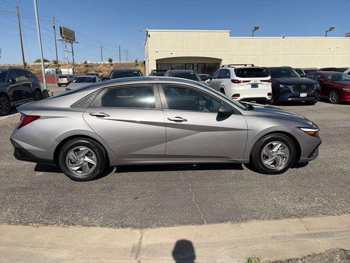 Fluid Metal 2024 Hyundai ELANTRA SE