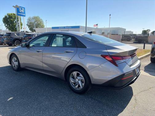 Fluid Metal 2024 Hyundai ELANTRA SE
