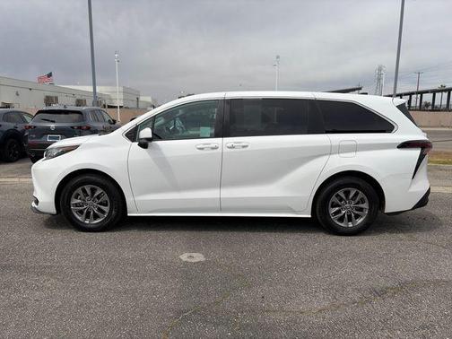 Ice 2023 Toyota Sienna LE