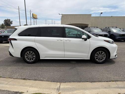 Ice 2023 Toyota Sienna LE