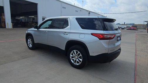 Silver Ice Metallic 2019 Chevrolet Traverse LS