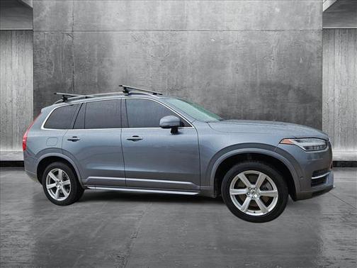 2016 Volvo XC90 Hybrid T8 Momentum