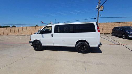 Summit White 2018 Chevrolet Express 2500 LT