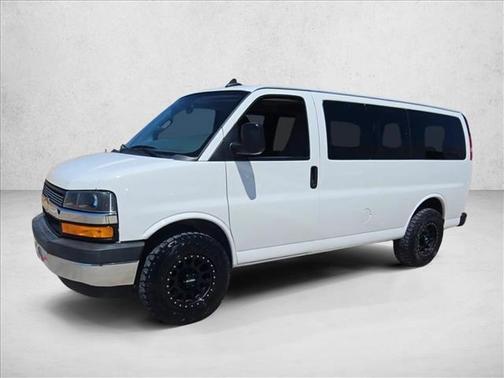 Summit White 2018 Chevrolet Express 2500 LT