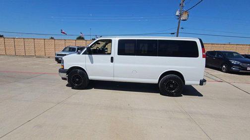 Summit White 2018 Chevrolet Express 2500 LT