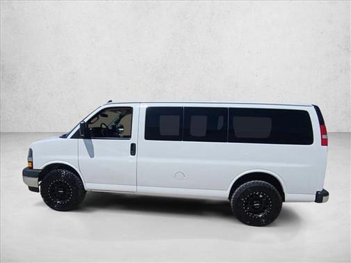 Summit White 2018 Chevrolet Express 2500 LT