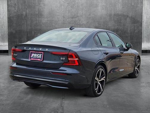2024 Volvo S60 B5 Core Dark Theme