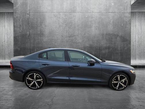 2024 Volvo S60 B5 Core Dark Theme