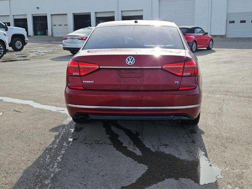 2016 Volkswagen Passat 1.8T R-Line