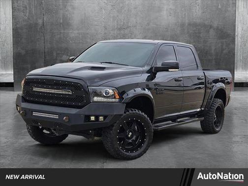2017 RAM 1500 Night Crew Cab 4x4 5'7' Box