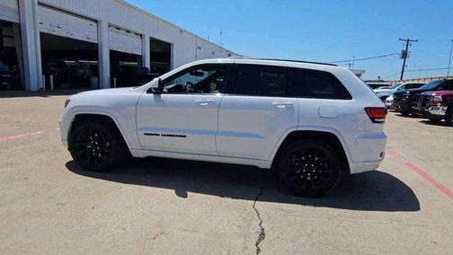 Bright White Clearcoat 2020 Jeep Grand Cherokee Altitude