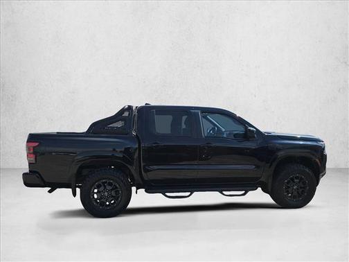 Super Black 2022 Nissan Frontier SV