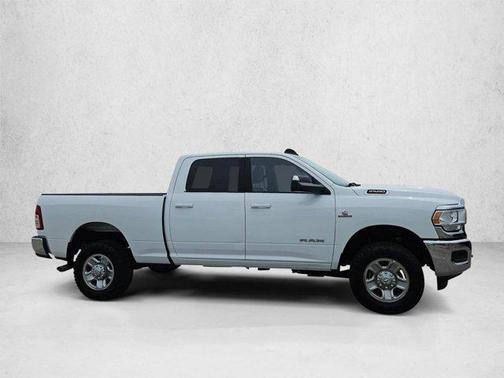 Bright White Clearcoat 2022 RAM 2500 Big Horn Crew Cab 4x4 6'4' Box
