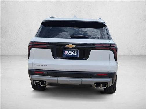 Summit White 2026 Chevrolet Traverse LT