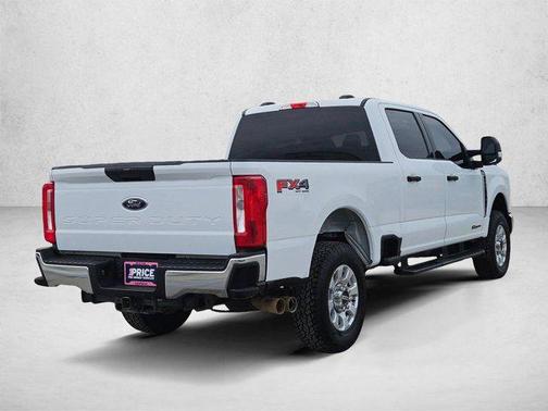 Oxford White 2024 Ford F-250 XLT