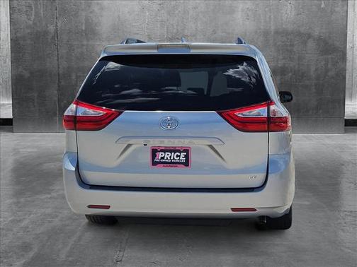 2019 Toyota Sienna LE