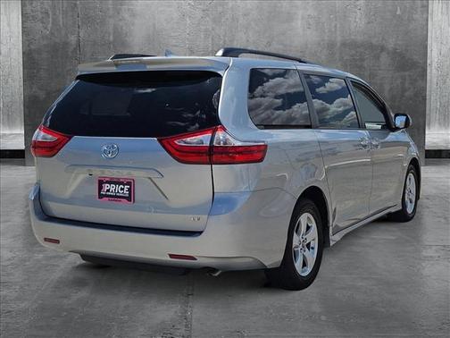 2019 Toyota Sienna LE