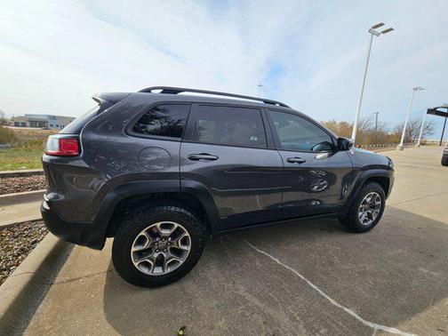 Granite Crystal Metallic Clearcoat 2022 Jeep Cherokee Trailhawk