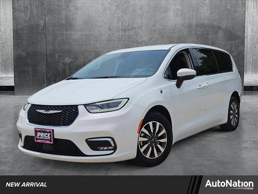 2023 Chrysler Pacifica Hybrid Touring L
