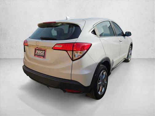 Platinum White Pearl 2021 Honda HR-V LX