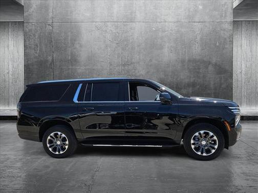 2025 Chevrolet Suburban LT