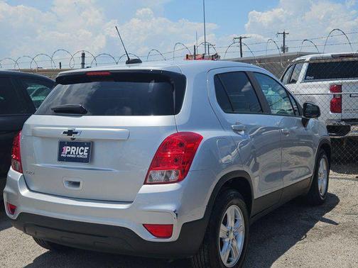 Silver Ice Metallic 2020 Chevrolet Trax LS
