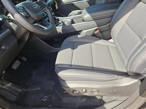 Mosaic Black Metallic 2026 Chevrolet Traverse LT