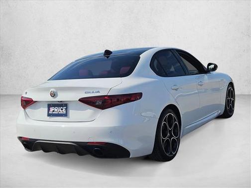 Alfa White 2023 Alfa Romeo Giulia Veloce RWD