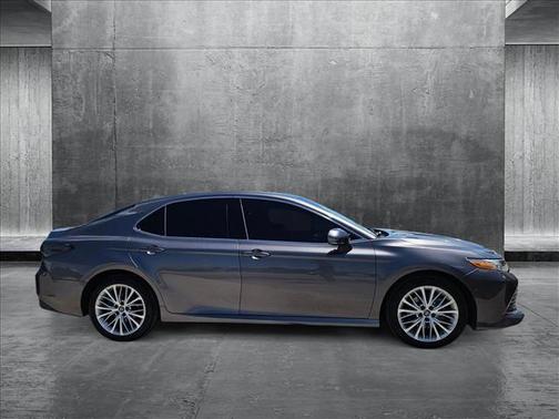 2019 Toyota Camry Hybrid XLE