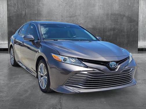 2019 Toyota Camry Hybrid XLE